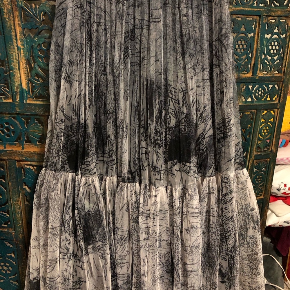 Mesh design flowy skirt